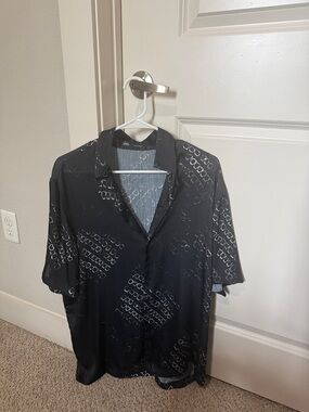 Zara Black Short-Sleeve Button-Up Shirt with Subtle Pattern